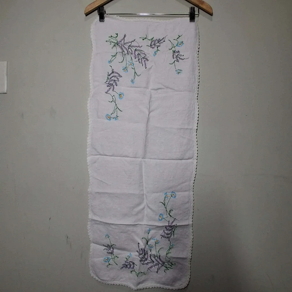 Vintage Embroidered Lavender Floral Table‎ Runner White Lace Trim Farmhouse